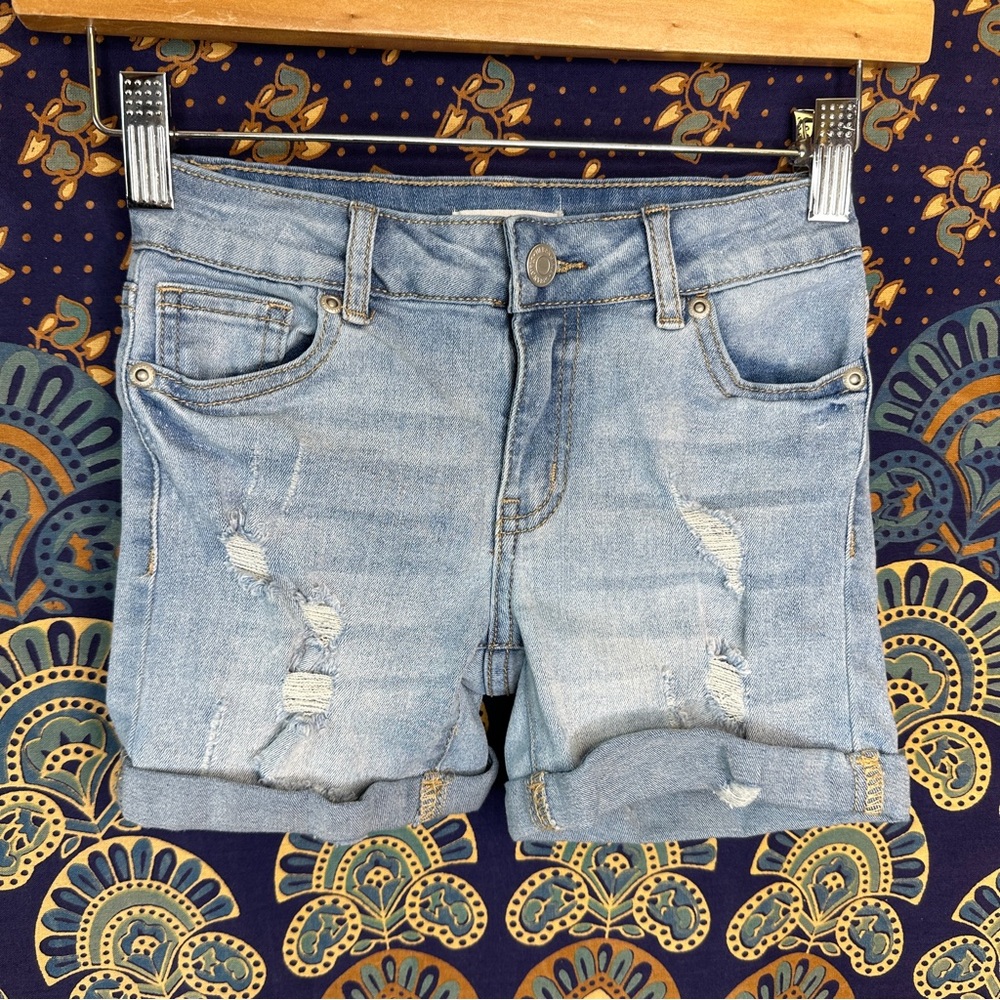 ⭐️5/15$⭐️ Urban Girls distressed denim shorts
